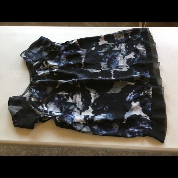 Simply Vera Vera Wang black gray top.  Size small - Picture 4 of 9